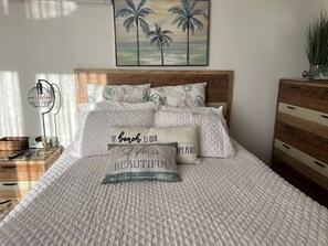 1 Schlafzimmer, Zimmersafe, Schreibtisch, Bügeleisen/Bügelbrett