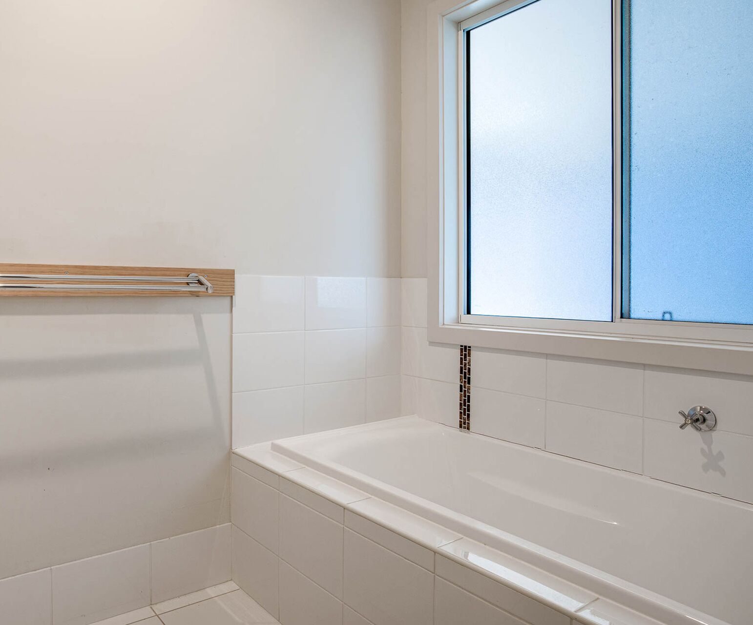 3BR Contemporary Home with SeaViews — image 19