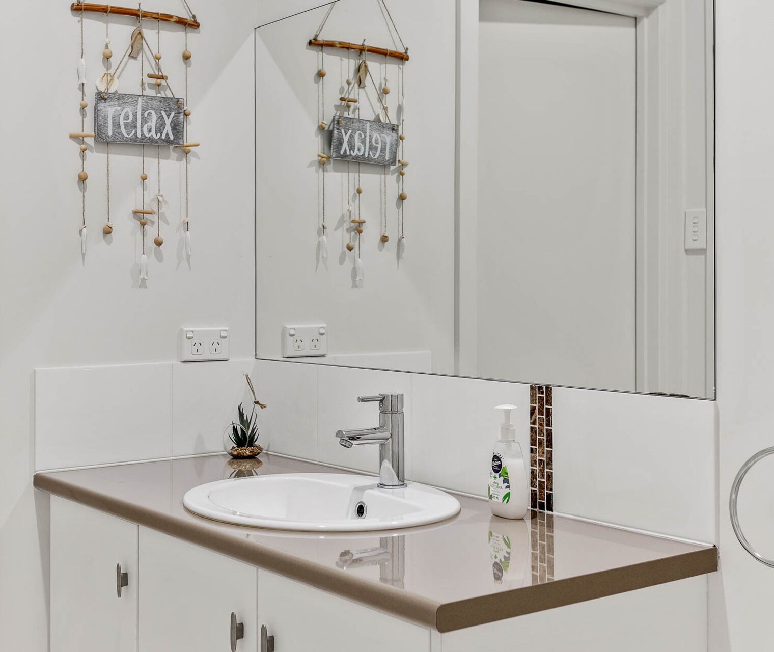 3BR Contemporary Home with SeaViews — image 17