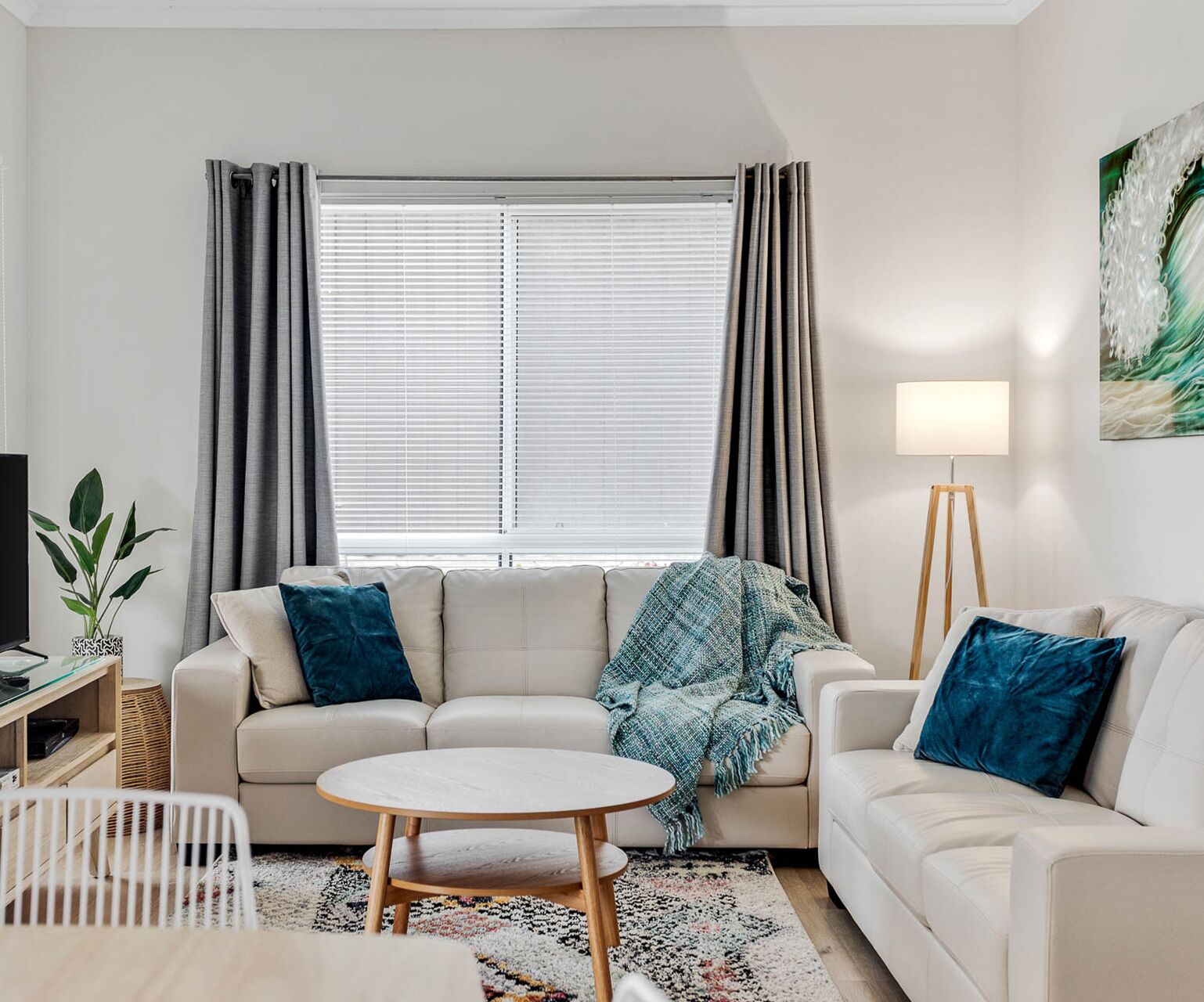 3BR Contemporary Home with SeaViews — image 9