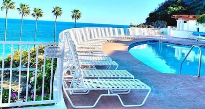 CONDO RECIENTEMENTE REMODELADO CON VISTA AL MAR. Sin mascotas.