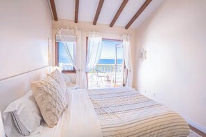 1 slaapkamer, een kluis op de kamer, een strijkplank/strijkijzer