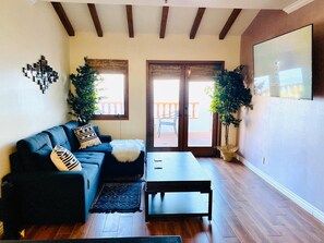 Téléviseur connecté, sélection de musique, sélection de films