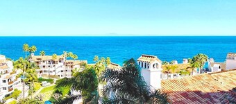 RECENTLY REMODELED OCEAN VIEW CONDO w/golfcart