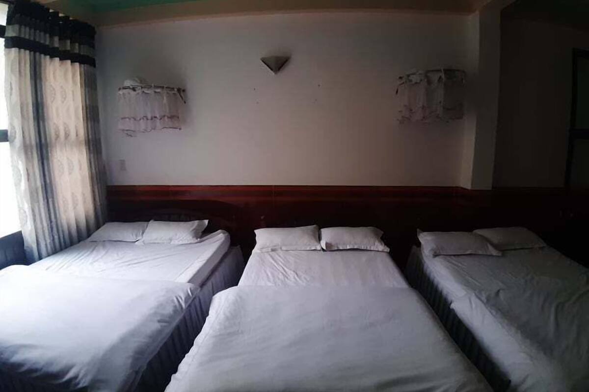 Family Triple Room | Peralatan tempat tidur premium, tilam berlapik, bar mini, meja 