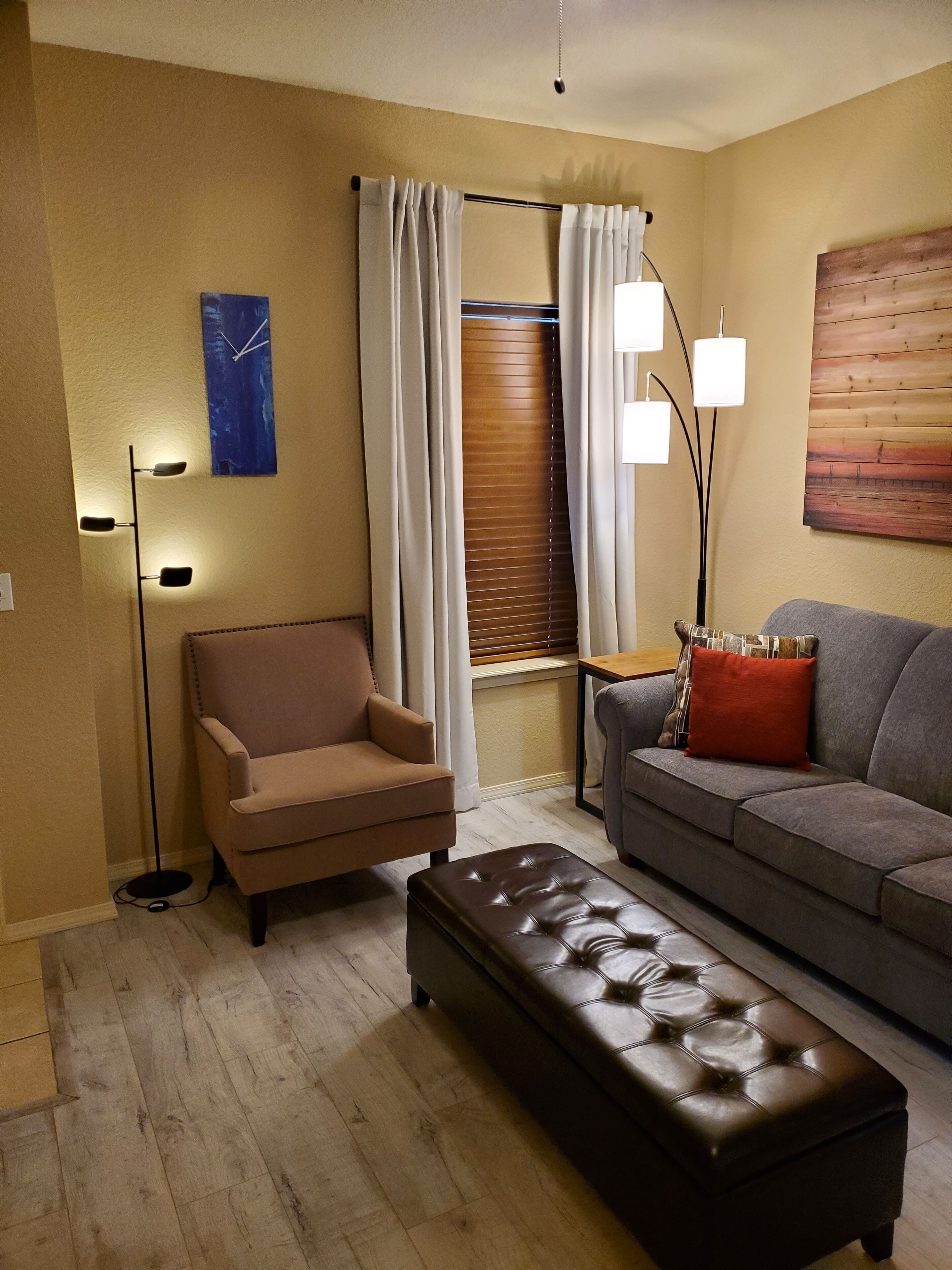 Smart TV, fireplace