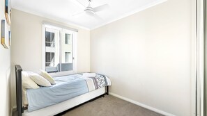 3 bedrooms, iron/ironing board, WiFi, bed sheets - Luxury Boardwalk Apartment - Unit 7 (NAROOMA)