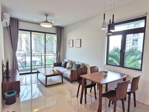 Televisión, mesa de ping pong