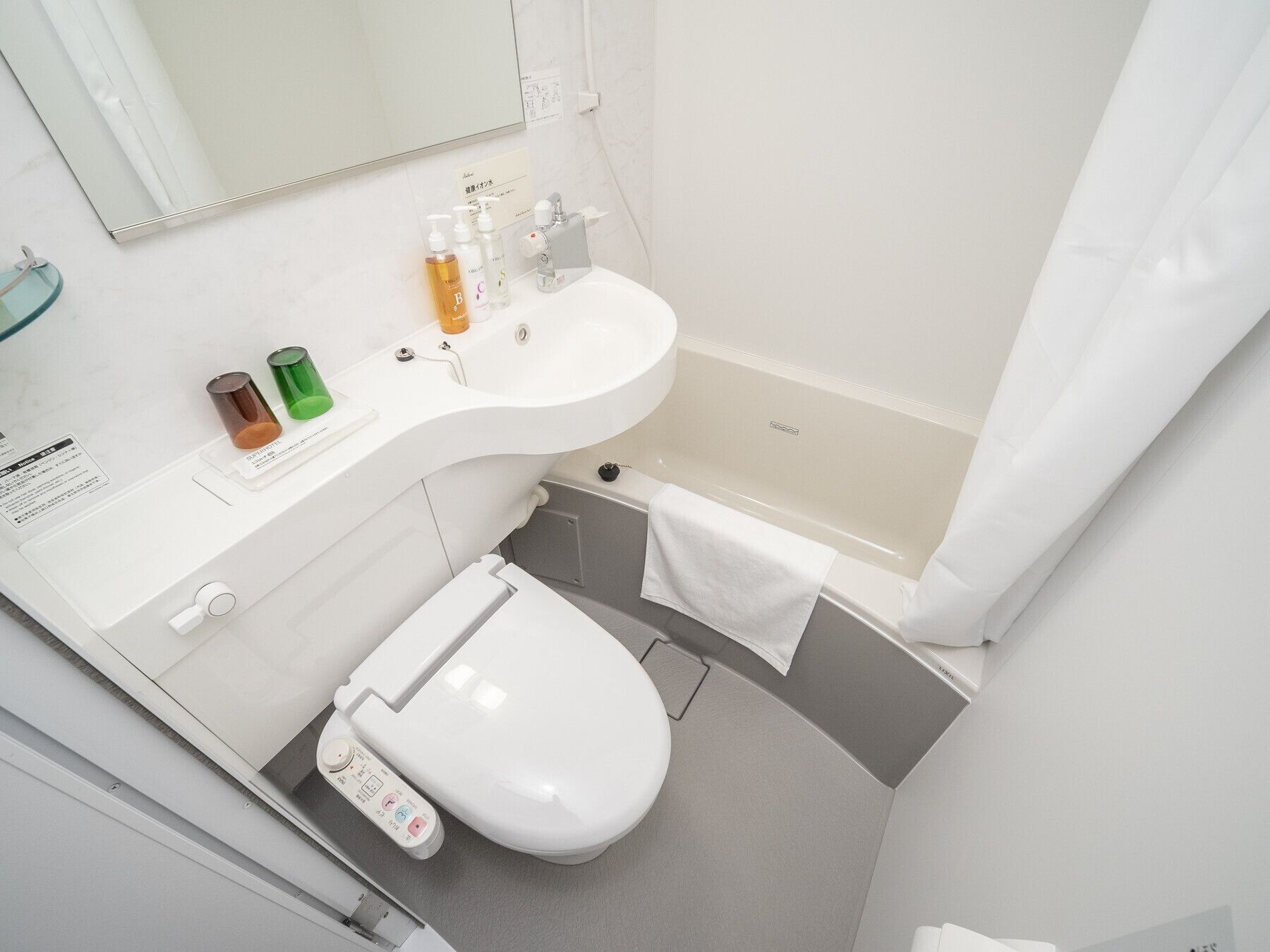 combined shower/bathtub, free toiletries, hair dryer, slippers