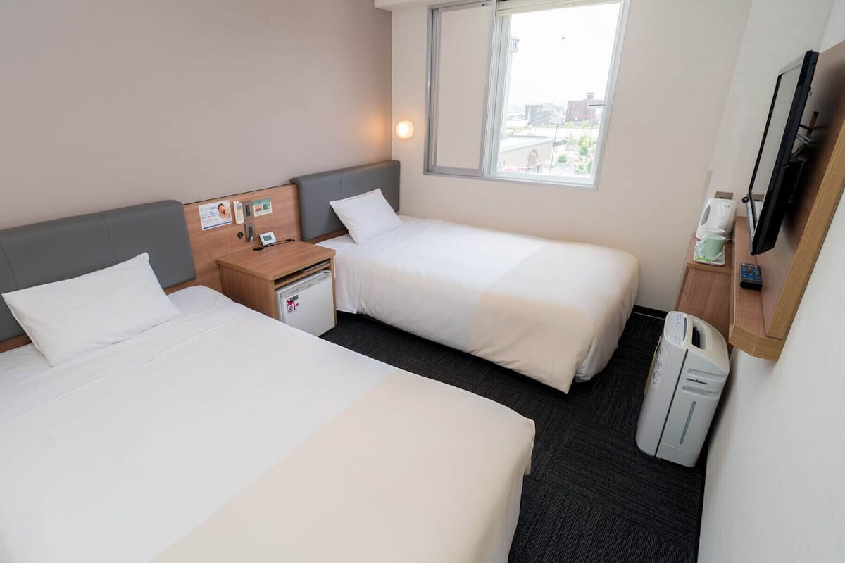 economy twin room, non smoking | laptop workspace, free wifi