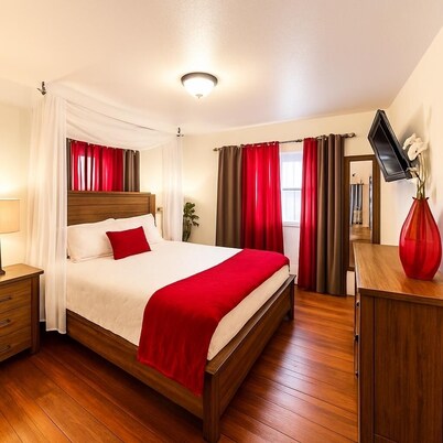 Prime Location! Cozy home with pool, just minutes from the airport & Strip!