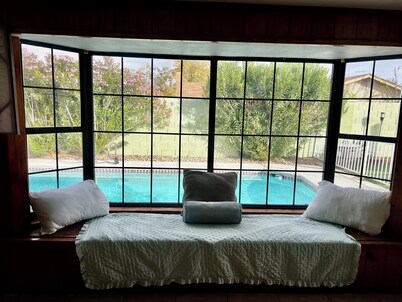 Prime Location! Cozy home with pool, just minutes from the airport & Strip!
