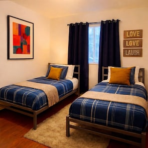 3 bedrooms, desk, iron/ironing board, free WiFi