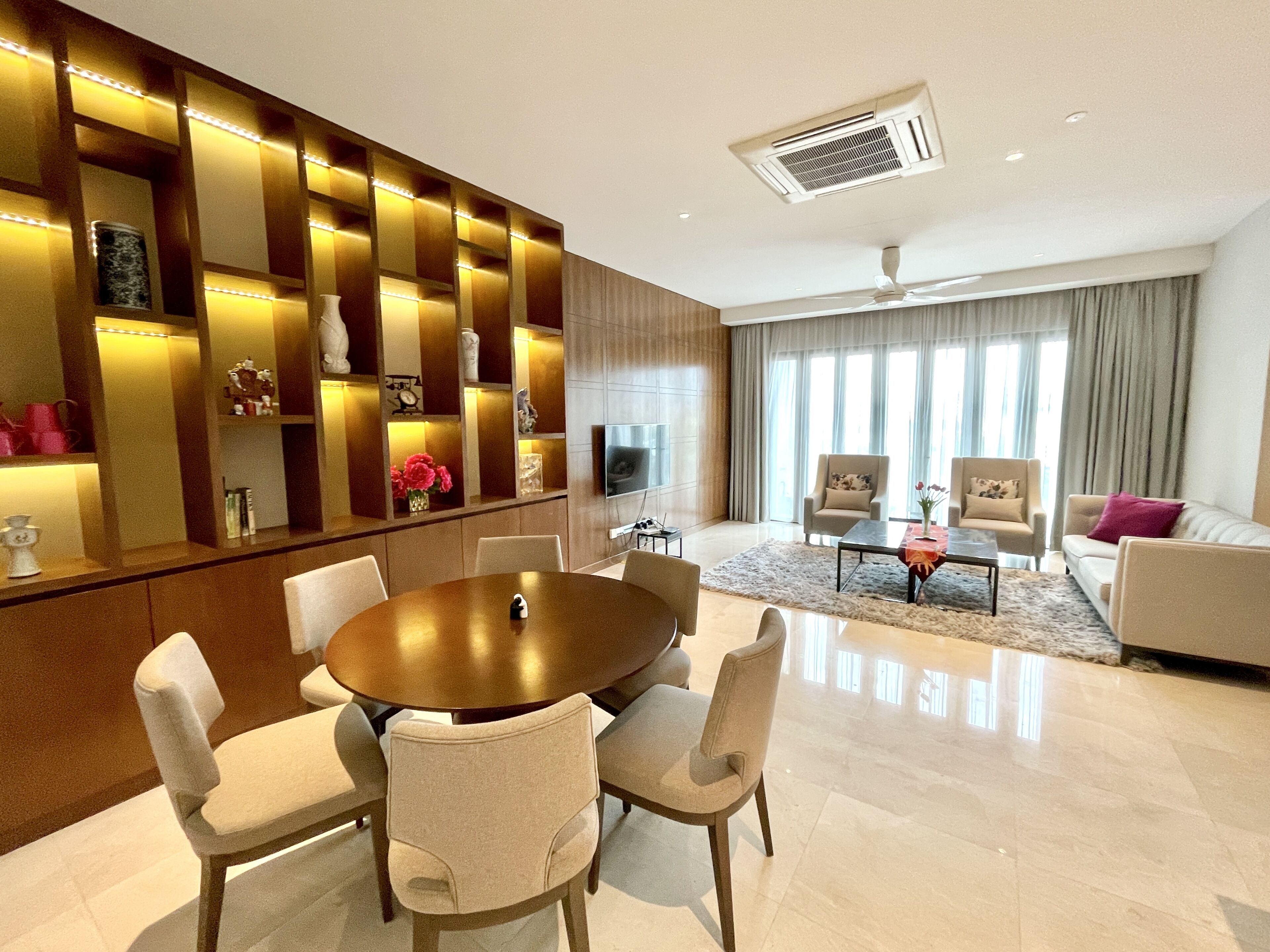Superior-Apartment, 3 Schlafzimmer, Stadtblick | Essbereich im Zimmer