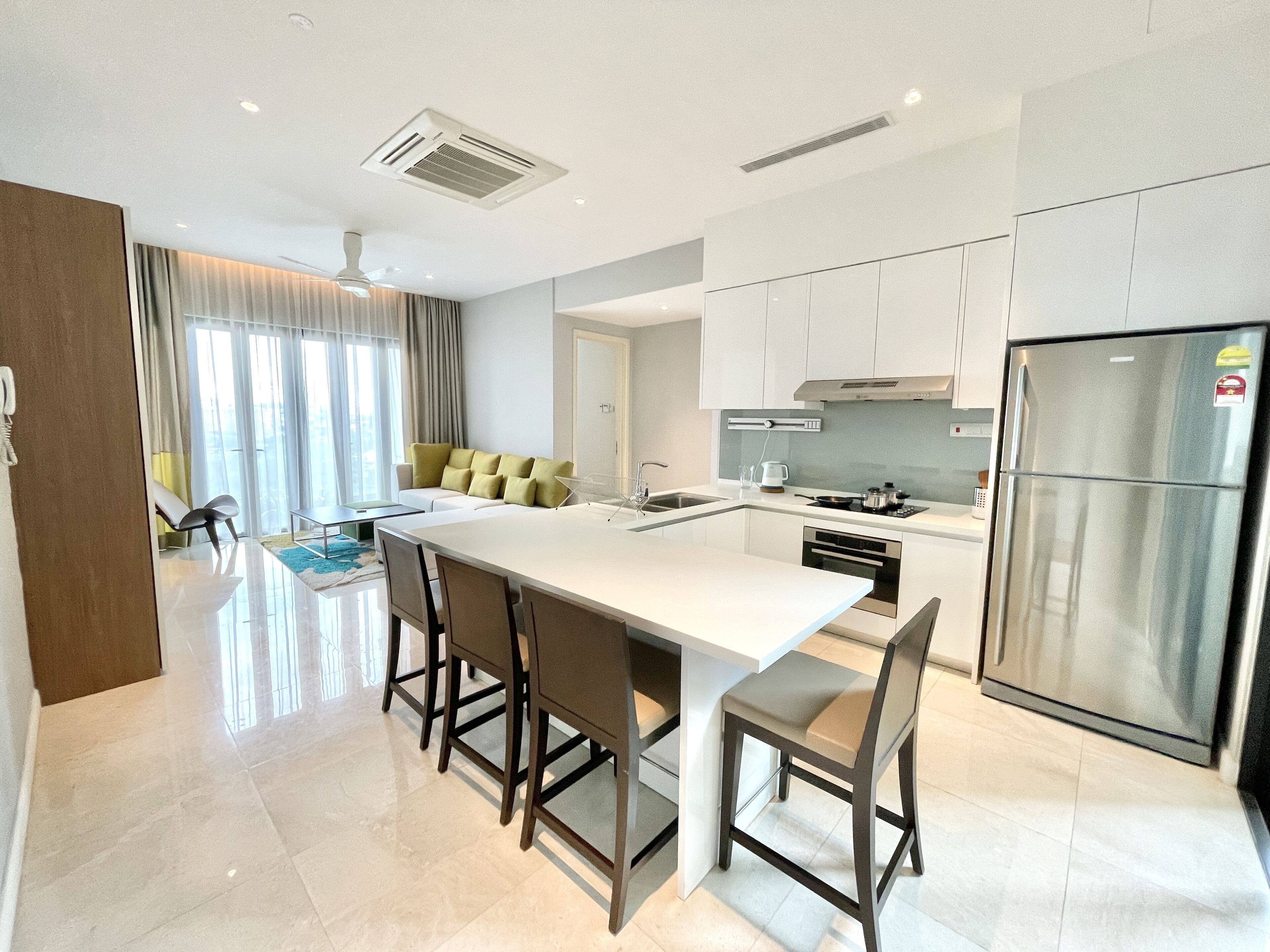 Deluxe Apartment, 2 Bedrooms, Garden View | In-room dining