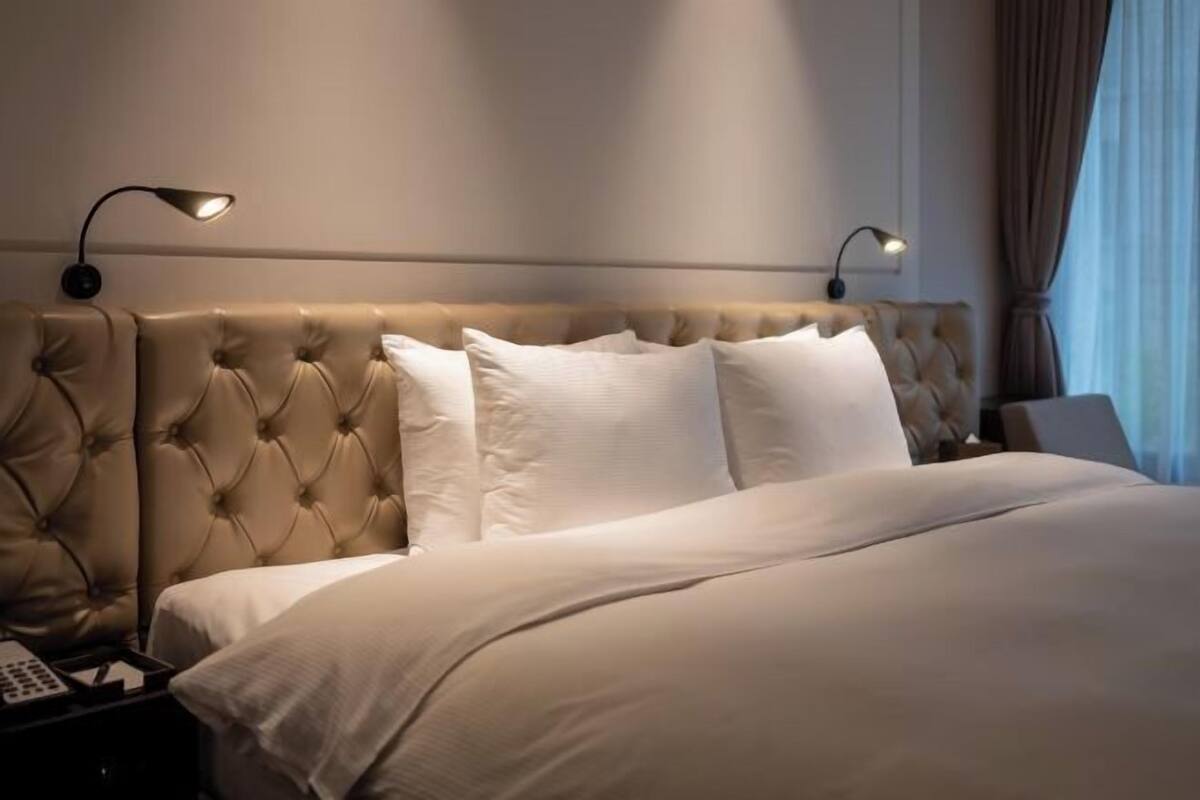 1 Schlafzimmer, hochwertige Bettwaren, Daunenbettdecken