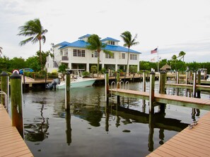 Marina - Coastal comfort in Ocean Pointe Suites. (Tavernier)
