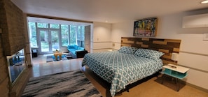 3 bedrooms, desk, WiFi, bed sheets