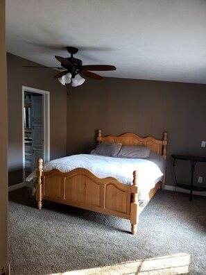 4 bedrooms, WiFi, bed sheets - Secluded Rustic Cabin (Cashton)