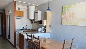 Kaffetrakter/tekoker, kjøleskap, mikrobølgeovn og oppvaskmaskin