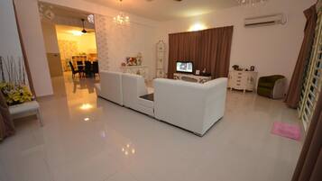 Felicia Home Unit 1 | Living area