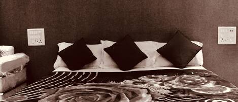 24 bedrooms, in-room safe, iron/ironing board, WiFi