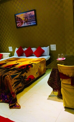24 bedrooms, in-room safe, iron/ironing board, WiFi