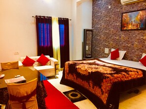 24 bedrooms, in-room safe, iron/ironing board, WiFi
