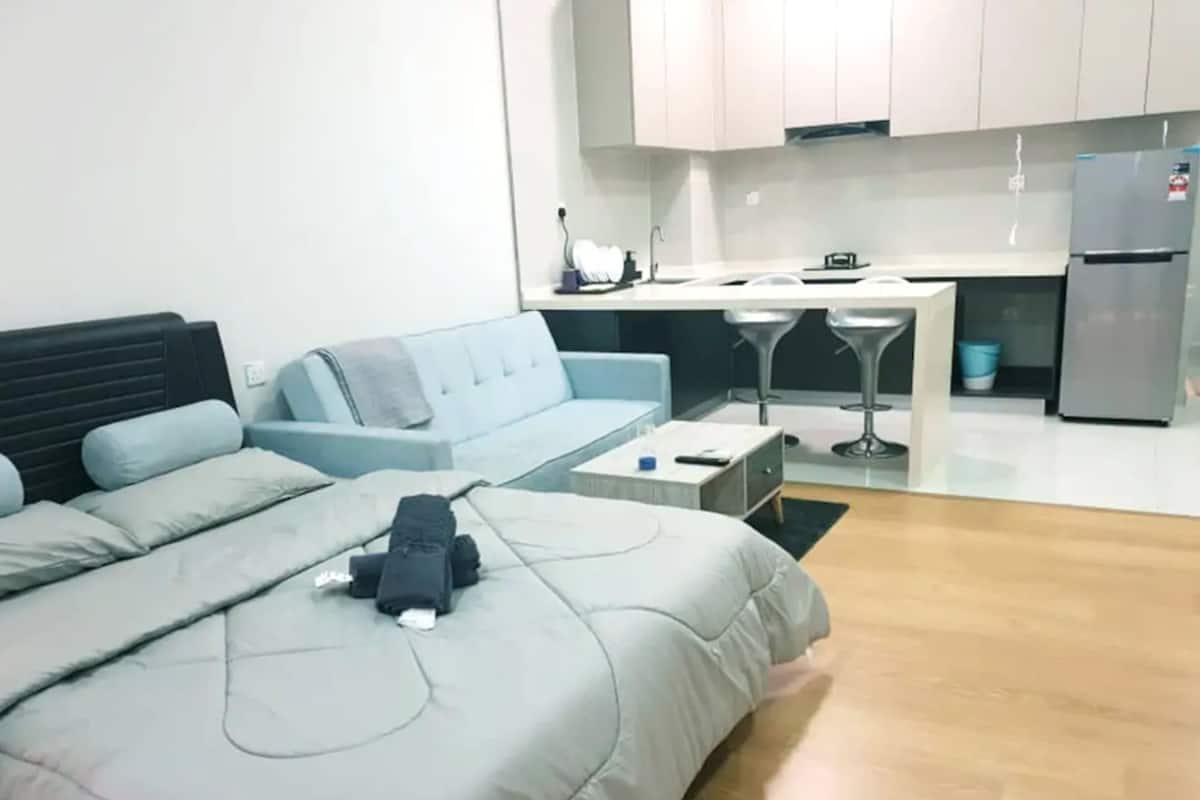 Studio, non-fumeur, vue partielle sur la mer