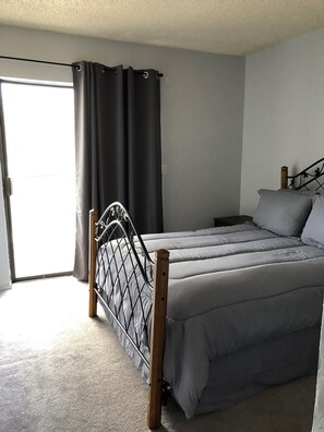 2 bedrooms, iron/ironing board, WiFi, bed sheets - Ground Level Arvada West Condo (Arvada)