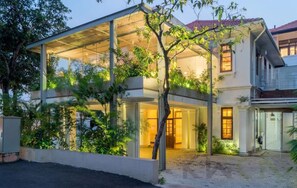 Exterior - Blackout (Colombo)