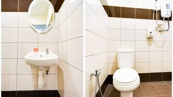 Shower, free toiletries, bidet, towels