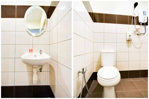 Shower, free toiletries, bidet, towels - OYO 44053 El Zahra Moda Alor Setar (Alor Setar)