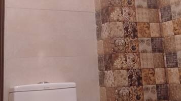 Rainfall showerhead, free toiletries, hair dryer, bidet
