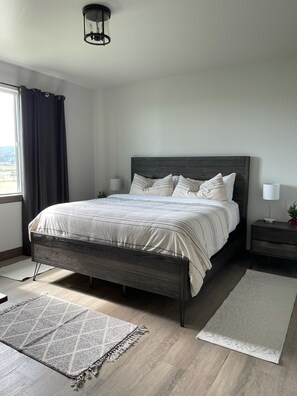 3 bedrooms, desk, iron/ironing board, travel cot