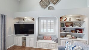 Smart TV, DVD player, stereo - Beachside in Surfside! (Surfside Beach)