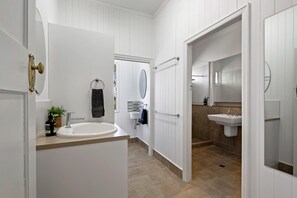 House | Bathroom | Shower, hair dryer, towels, soap - The Keeper's House (East Toowoomba)