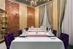 Breakfast, lunch, dinner served; local cuisine  - Ramada by Wyndham Shymkent (Shymkent)