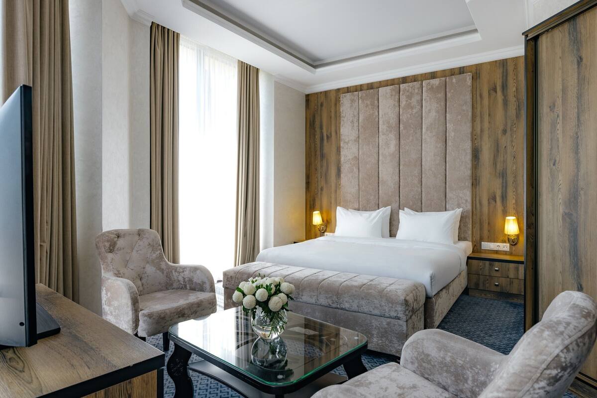 Superior Room, 1 King Bed, Non Smoking | Minibar, in-room safe, desk, laptop workspace