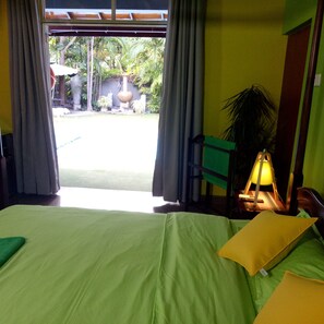 Green Room | Hypo-allergenic bedding, in-room safe, desk, laptop workspace - Palms Villa (Negombo)