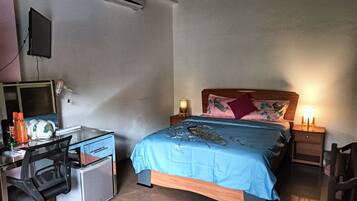 Hypo-allergenic bedding, in-room safe, desk, laptop workspace