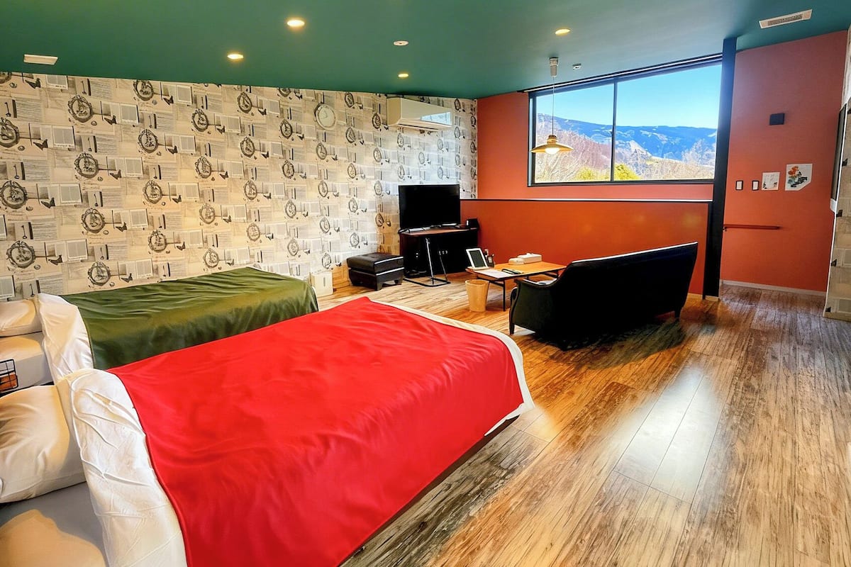 Individually furnished, desk, free WiFi