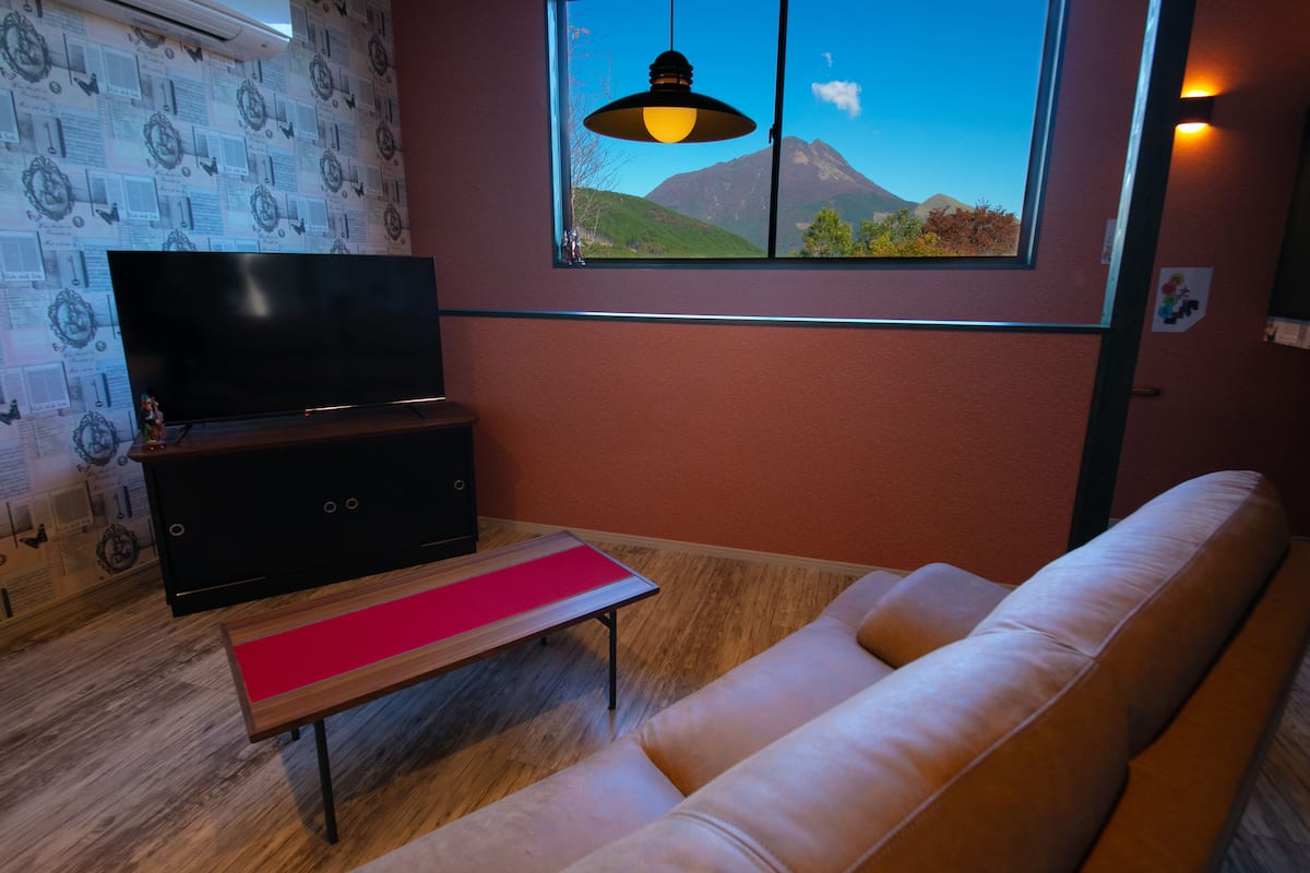 Con arredamento individuale, una scrivania, Wi-Fi gratuito