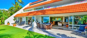 Bella Vista East 3 Luxury Ocean Views Large Flat Grassed Area + Buggy