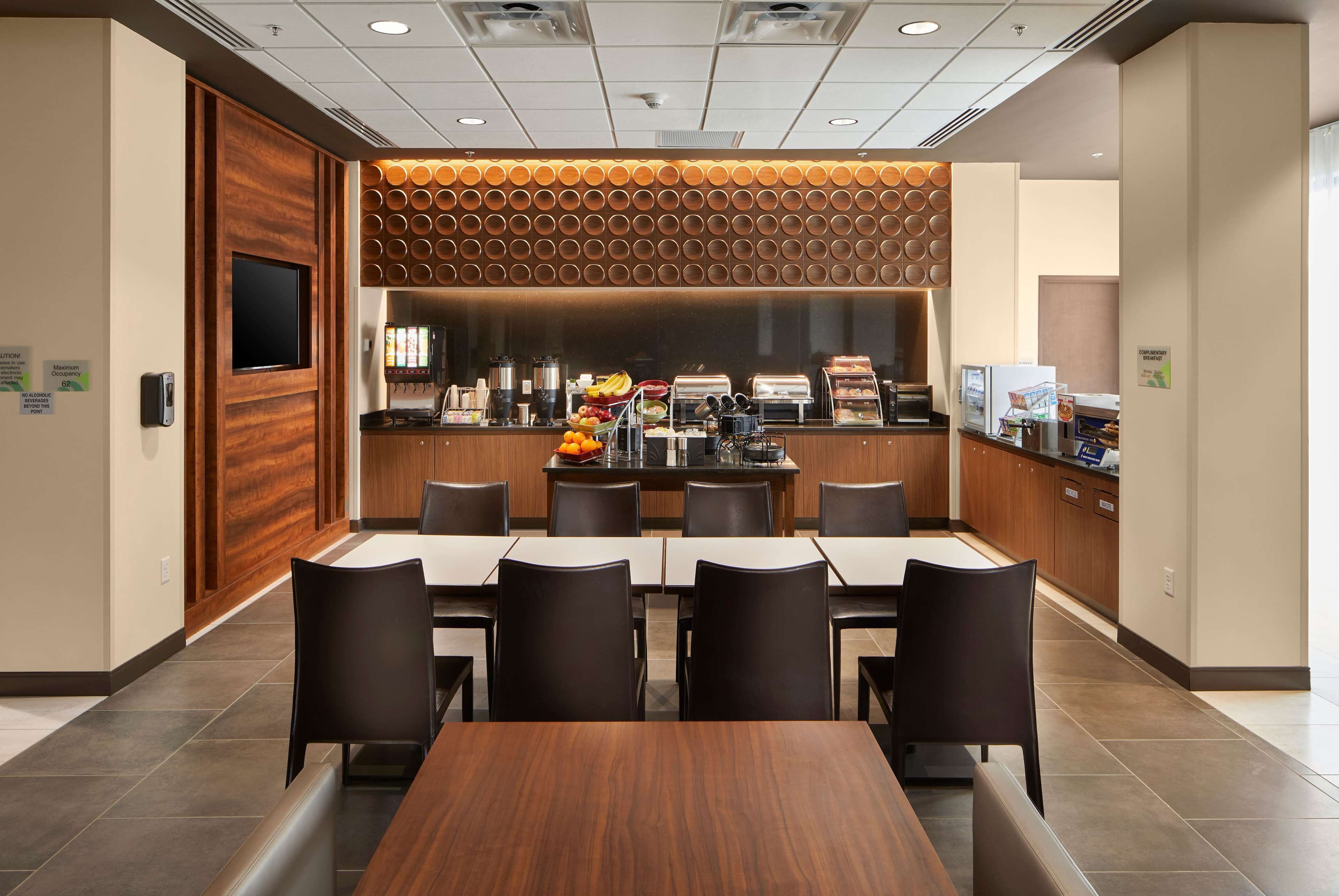 free daily continental breakfast