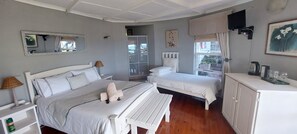 Standard Double Room | Individually decorated, individually furnished, soundproofing, free WiFi - The Tops (Wilderness)