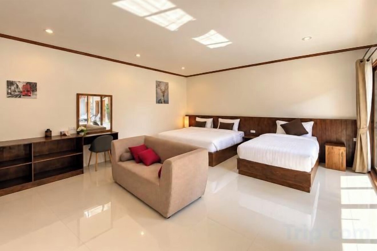 Premium bedding, in-room safe, desk, blackout curtains