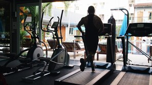 A gym with treadmills, stationary bikes, and exercise equipment. - Paradise Land Resort (Pattaya)