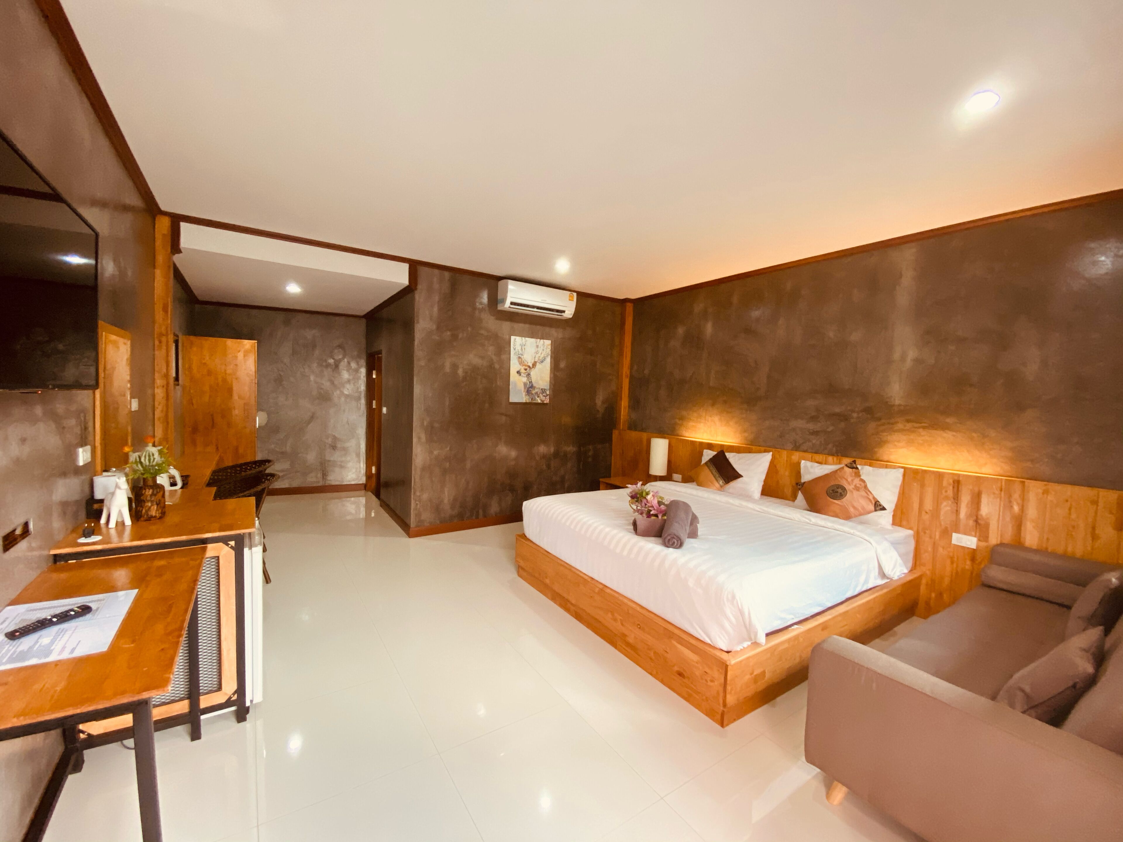 deluxe double room, bathtub | premium bedding, in-room safe, individually decorated