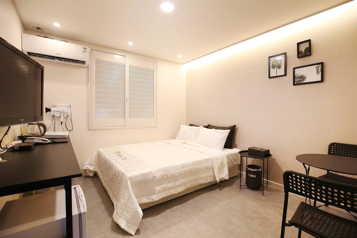 Standaard kamer | Een bureau, gratis wifi